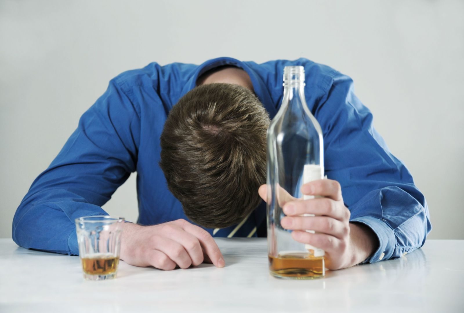 Злоупотребление алкоголем: симптомы и последствия алкоголизма